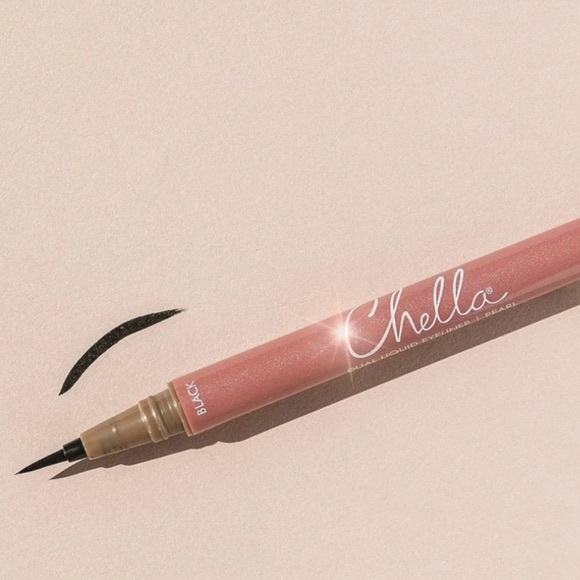 New CHELLA Dual Liquid Eyeliner Pearl in Pearl Black & Pearl Blue - Picture 5 of 12